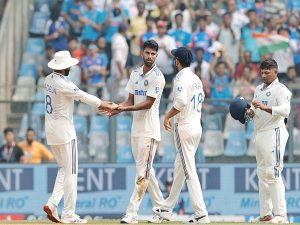 New Zealand 92-3 at lunch in third test against India