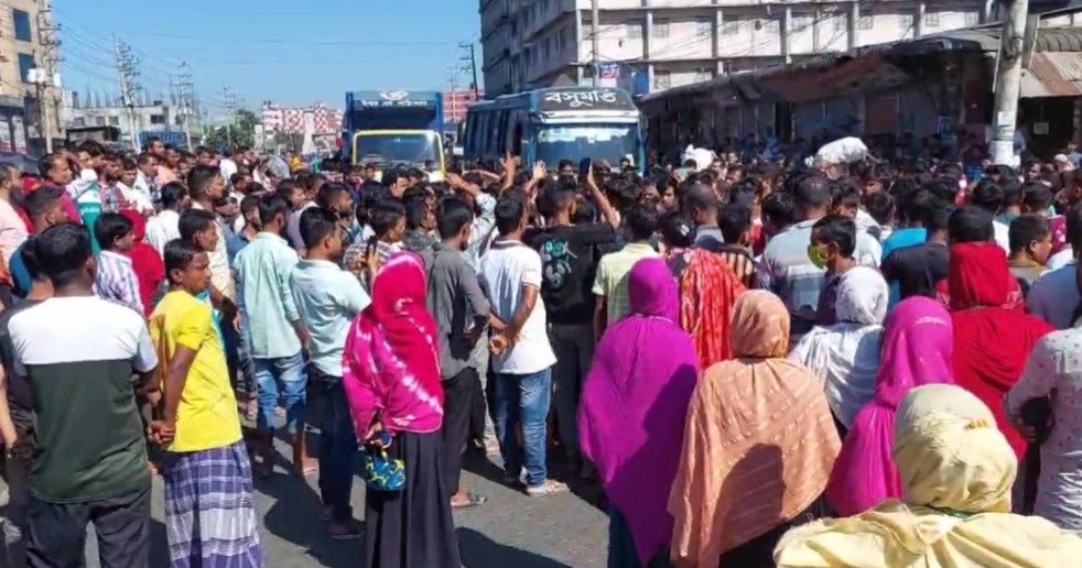 Bangladesh: RMG workers block Dhaka-Mymensingh highway over unpaid wages