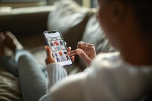 Tech-wary Germans get hooked with online shopping habit