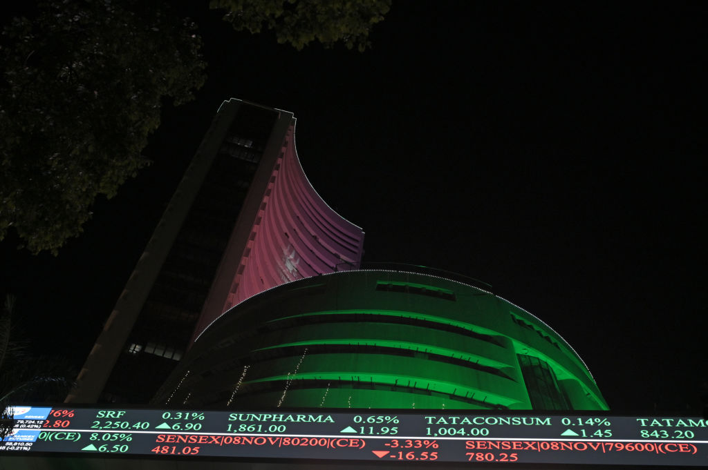 Sensex declines amid weak market sentiment; Fed meeting in focus