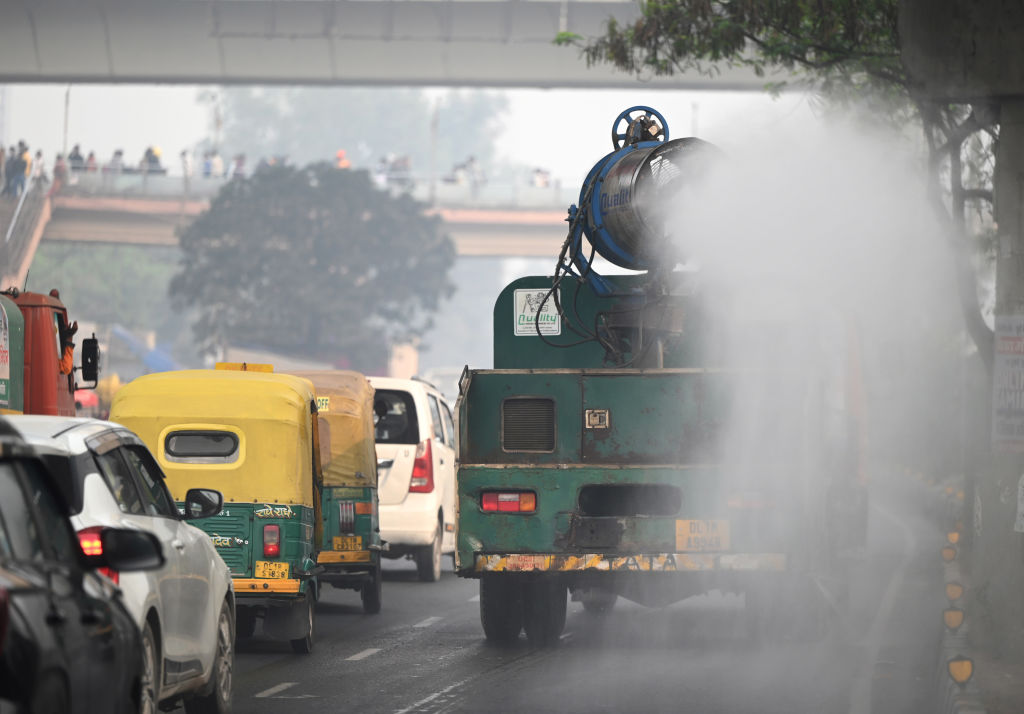 Delhi’s air quality improves to ‘poor’; hazy morning persists