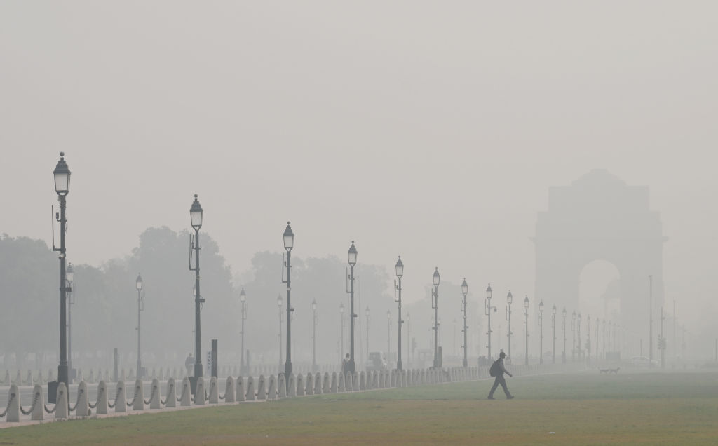 Delhi struggles to breathe as marginal AQI improvement offers little relief