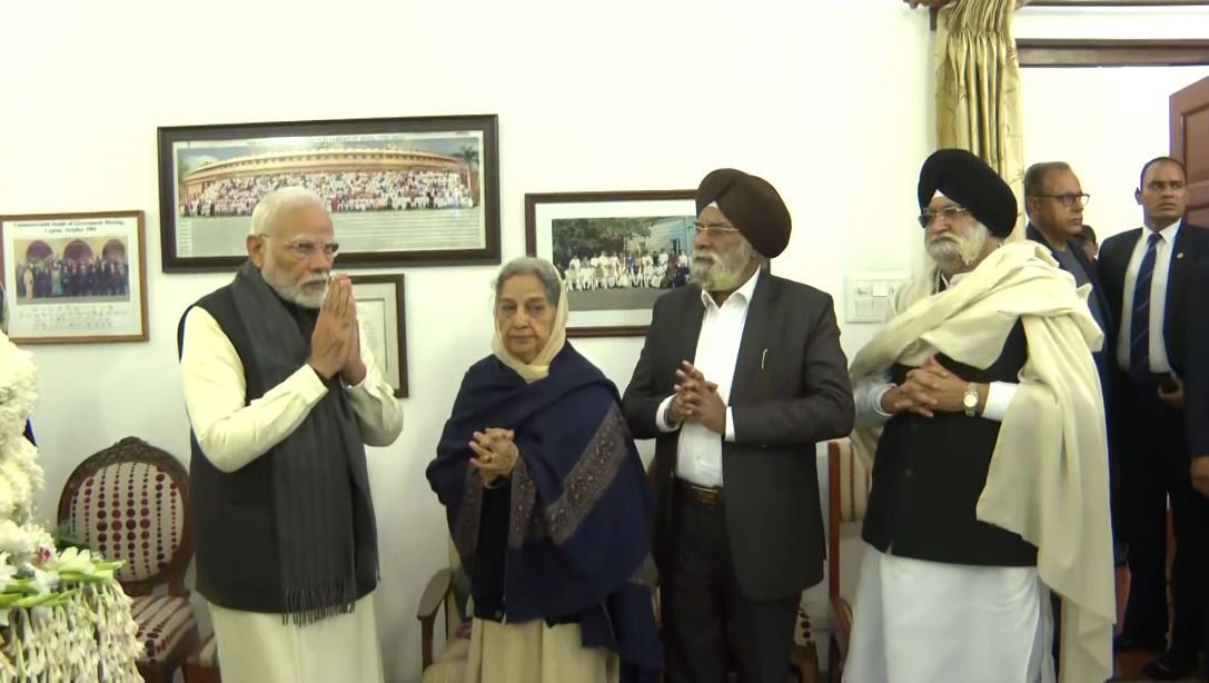 PM Modi pays last respects to former PM Manmohan Singh at his residence