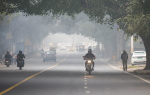 Dense fog engulfs Delhi as air quality remains 'very poor'