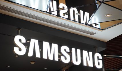 Samsung Elec Chairman apologises to customers, public amid labour tensions