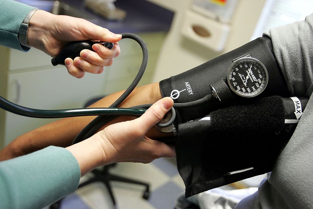 Many factors distort blood pressure readings: report