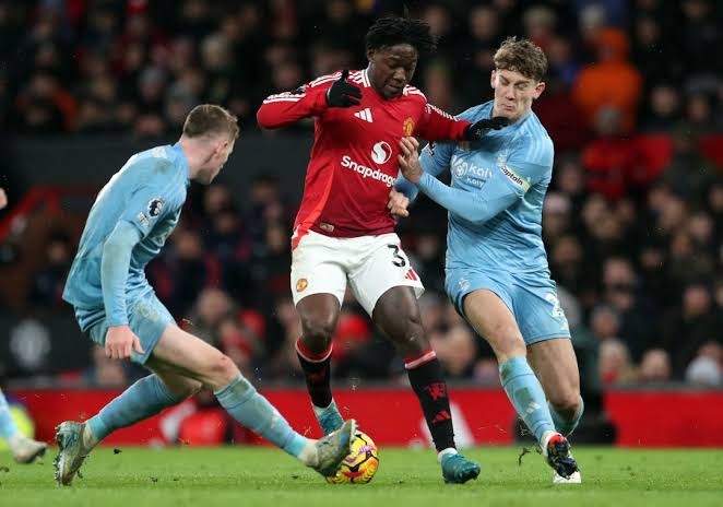 Manchester United suffer 3-2 home defeat by Nottingham Forest