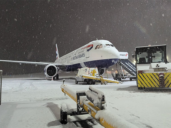 Heavy snowfall disrupts air travel in the UK and Germany