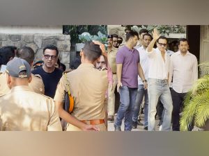 Mumbai Police visit Saif Ali Khan’s home to record statement in stabbing case  