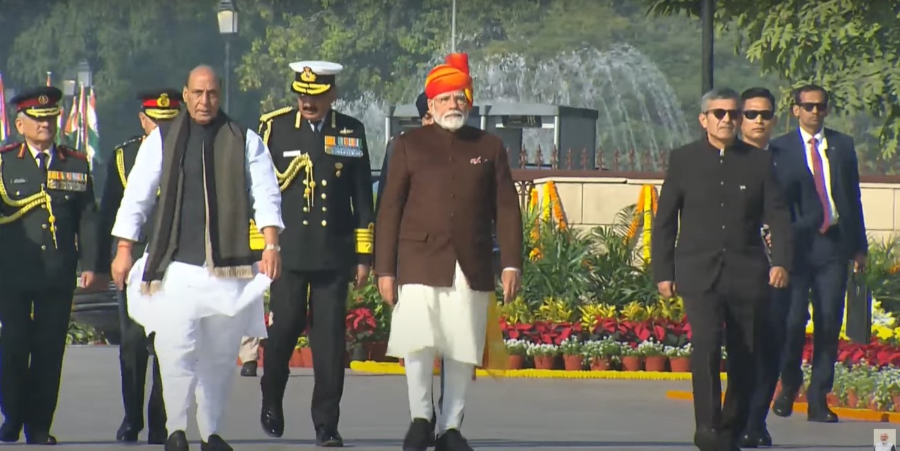 PM Modi pays tribute at National War Memorial, proceeds for R-Day celebrations