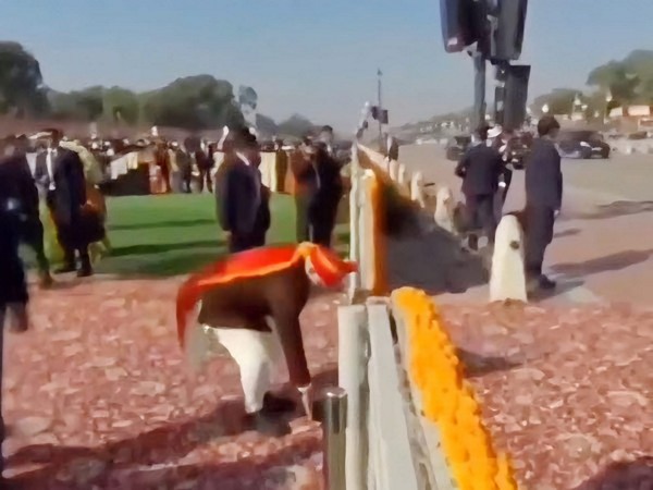 PM Modi leads by example, picks up waste at Kartavya Path during Republic Day celebration