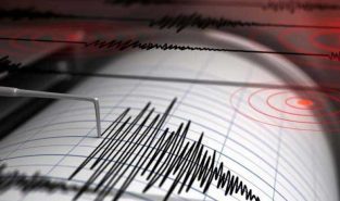 Major 7.5-magnitude quake hits off Japan, triggers tsunami warnings