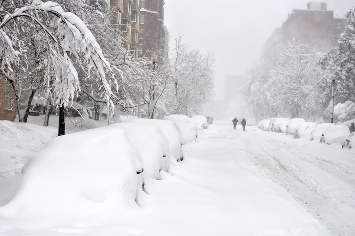 Winter storm hits central US, barrels toward Washington