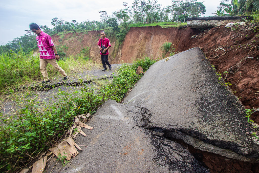 Landslide kills 16 in Indonesia’s central Java, official says