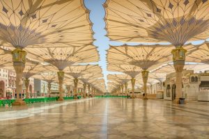 Saudi Arabia allows foreigners to invest in firms with property in Mecca, Medina