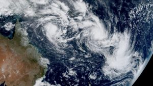 Tropical cyclone set to make landfall on Australia's northeast coast 