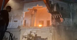 Bangladesh: Ex-president Abdul Hamid's house set on fire; vandalism, arson spread in districts