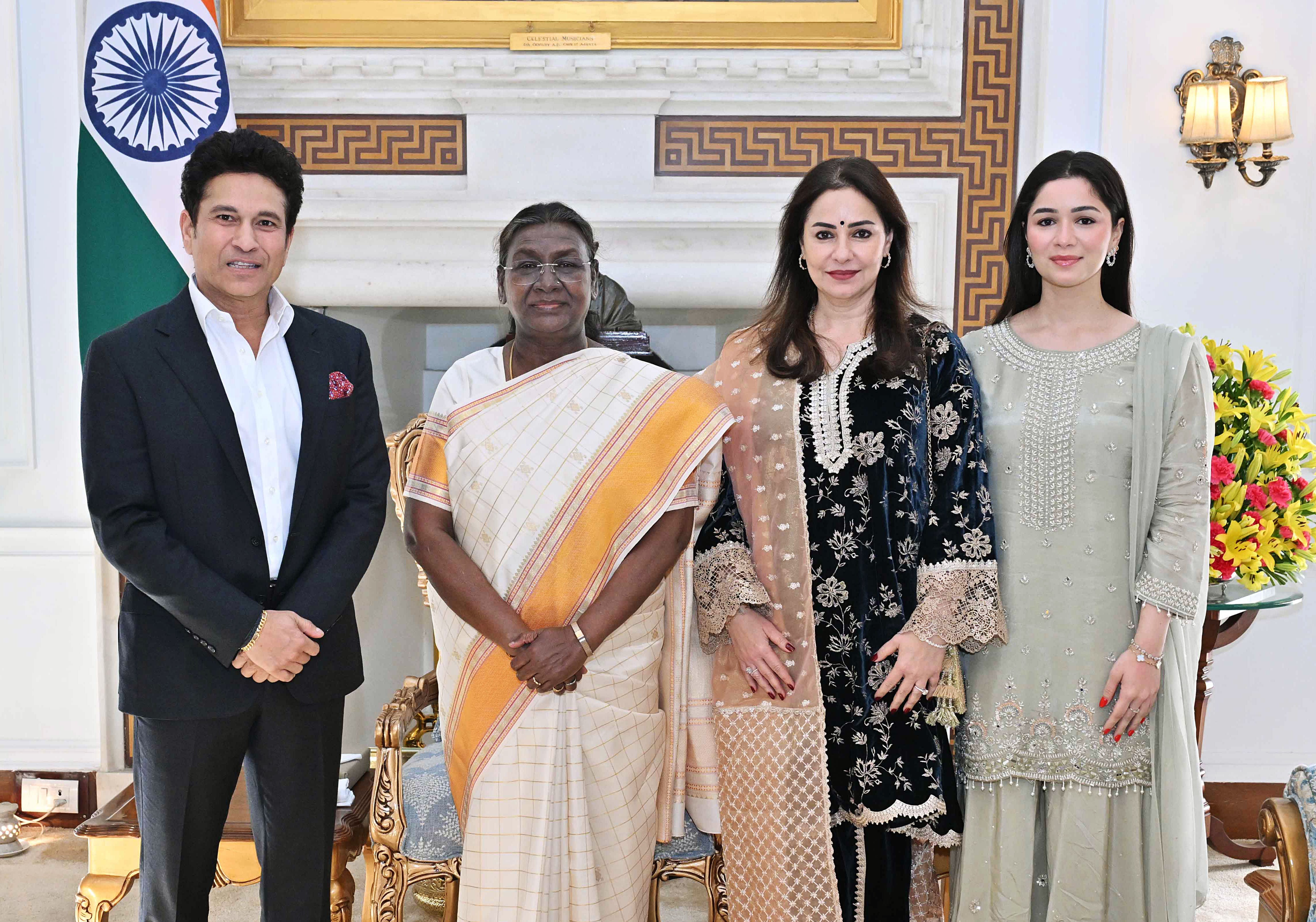 Cricket legend Sachin Tendulkar meets President Droupadi Murmu at Rashtrapati Bhavan