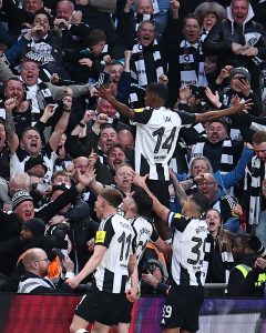 Carabao Cup final: Newcastle United defeat Liverpool 2-1 to win first major domestic trophy since 1955