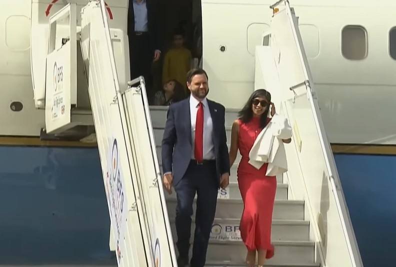 Vice President JD Vance receives Guard of Honour in Delhi, set to strengthen Indo-US relations