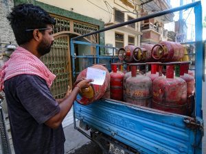 Oil marketing companies reduce prices of commercial LPG cylinders by Rs 41