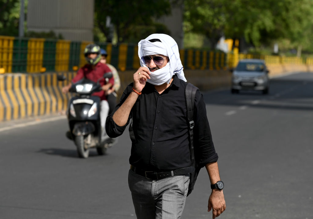 Centre urges states/UTs to safeguard workers from extreme heatwave conditions