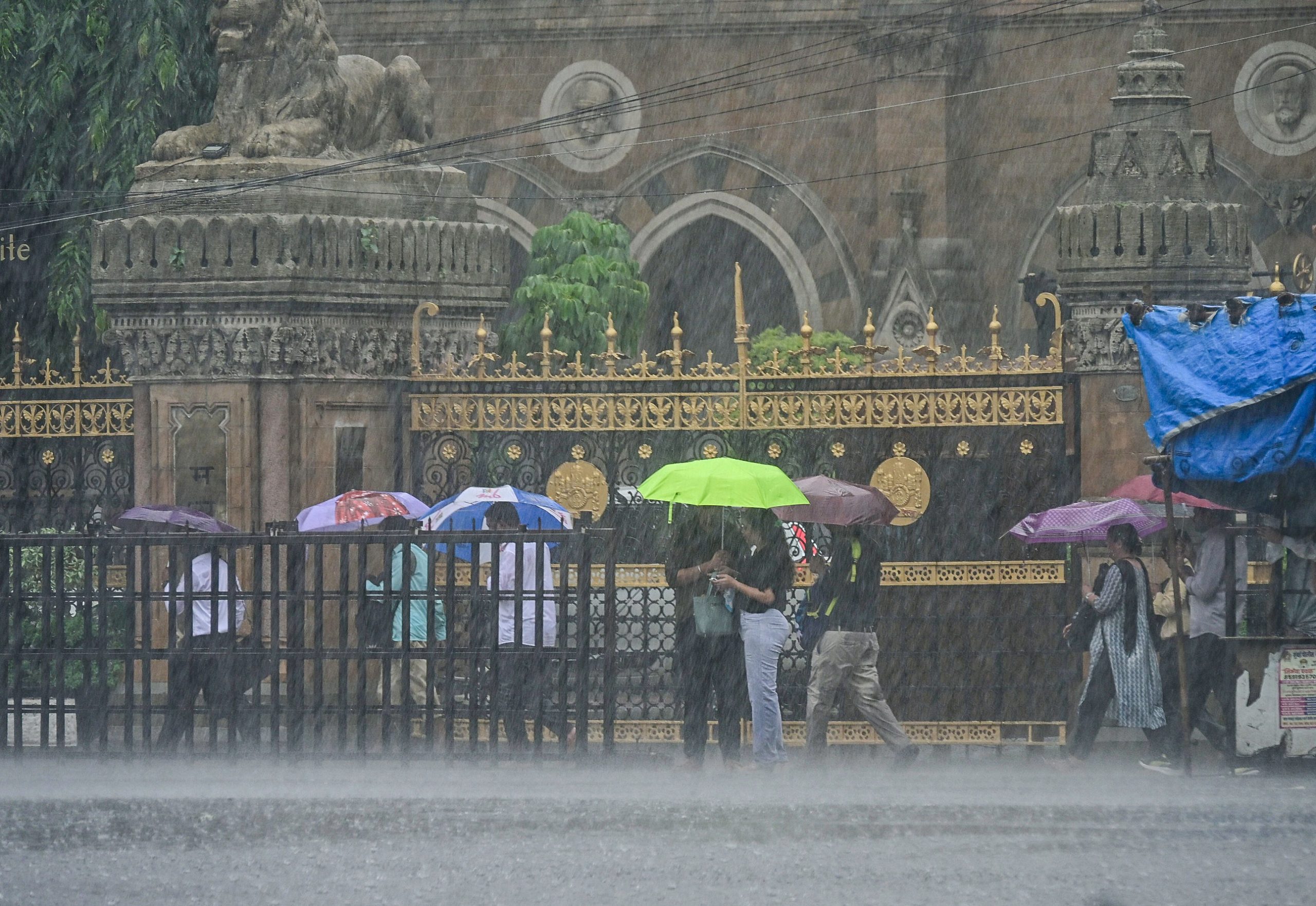 Heavy rains lash Mumbai, waterlogging disrupts daily life