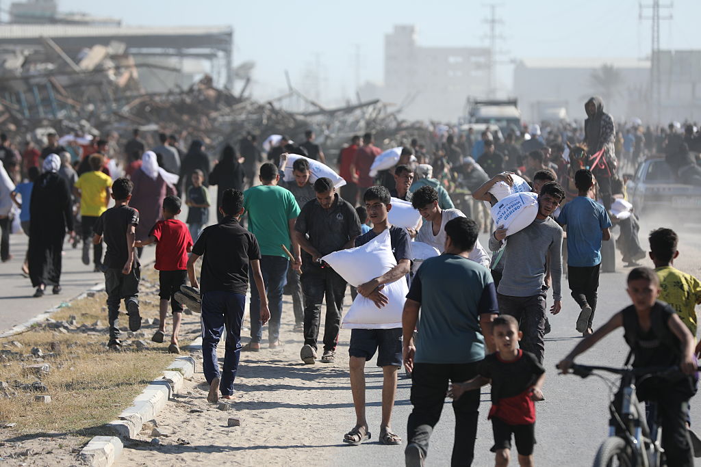 Deadly break in at UN warehouse as aid trickles into Gaza
