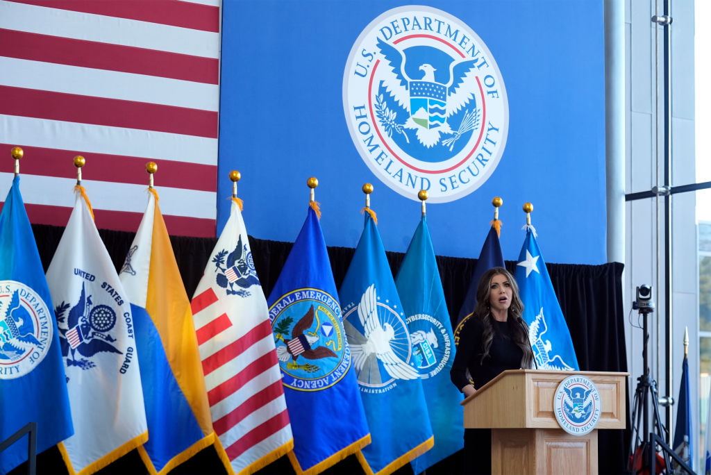 US offers $1,000 stipend to encourage migrants to self-deport