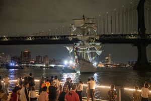 Mexican Navy tall ship crashes into Brooklyn Bridge, injuring 19