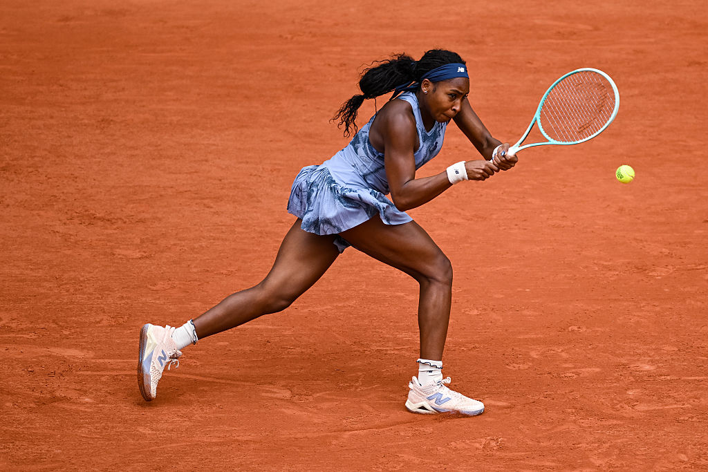 Coco Gauff finds groove after forgetting rackets, Medvedev exits French Open