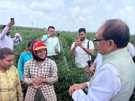 Shivraj Singh Chouhan interacts with farmers in Pune, announces tough measures against fake agro inputs