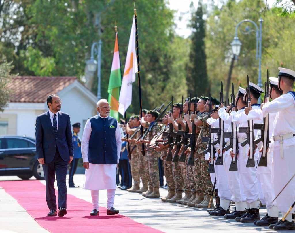 PM Modi receives cermeonial welcome at Presidential Palace
