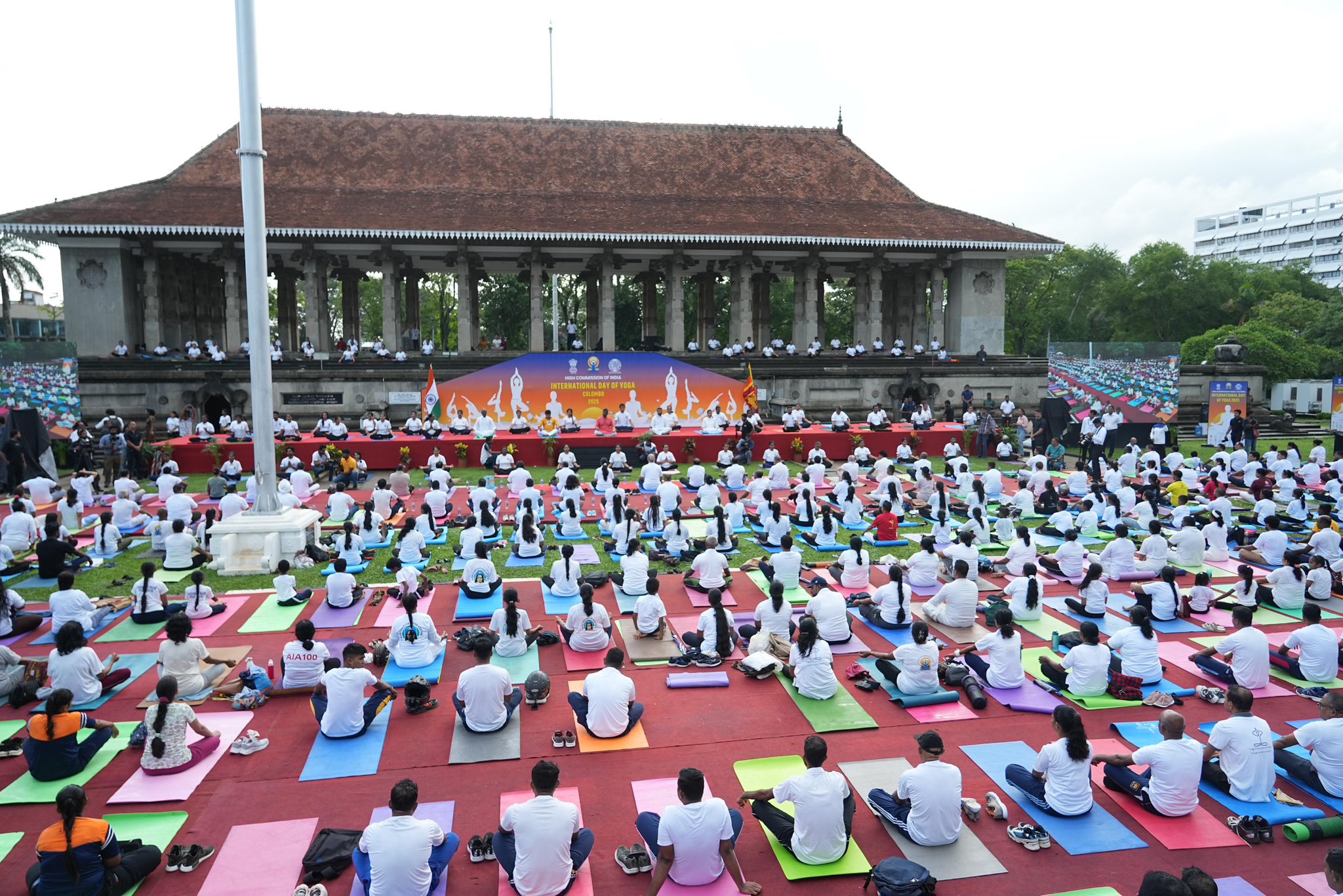 Sri Lankan ministers, cricketers join Yoga enthusiasts for IDY celebrations