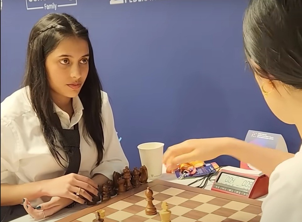 PM Modi congratulates Divya Deshmukh for semifinal win over World No. 1 Hou Yifan at Blitz Championships