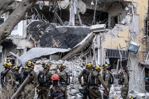 Iran and Israel Exchange Fresh Strikes as Global Leaders Push for Ceasefire