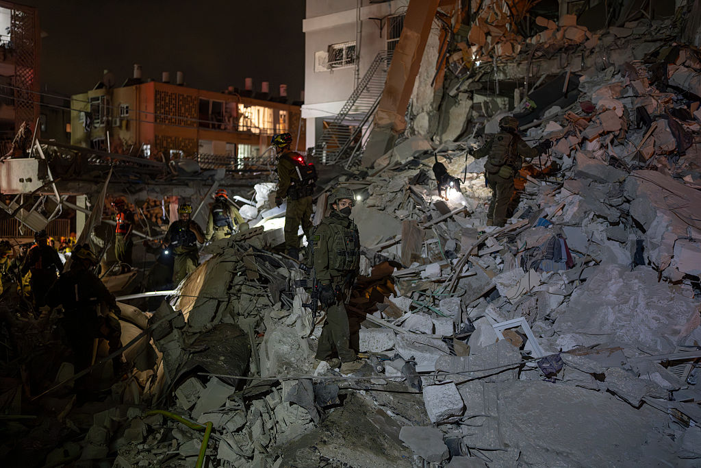 Iranian Missile Strikes Kill 10 in Israel as Israeli Warplanes Hit Tehran Oil Depot
