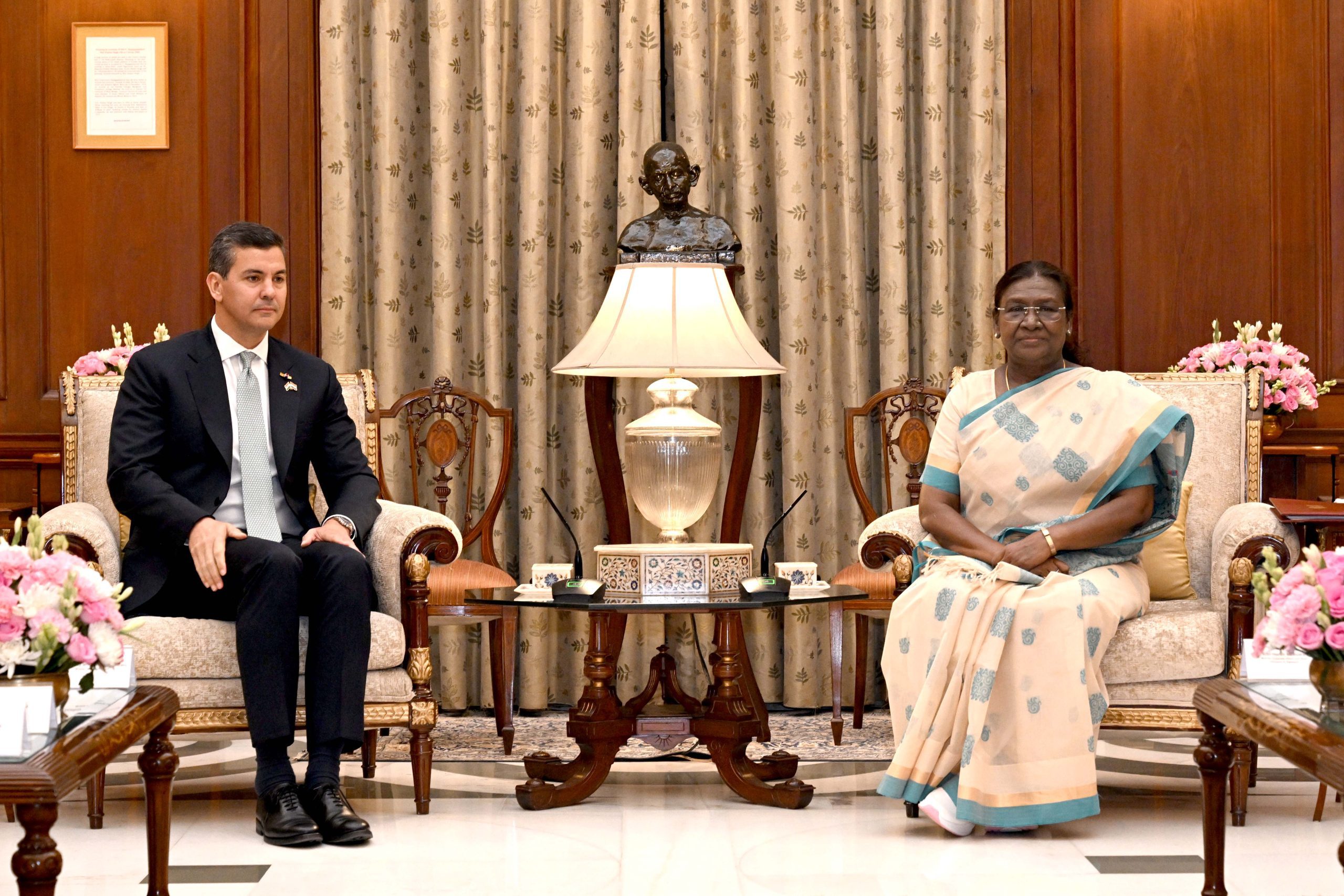 President Murmu hosts Paraguayan President Peña at Rashtrapati Bhavan