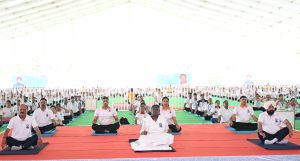 President participates in mass yoga event in Uttarakhand