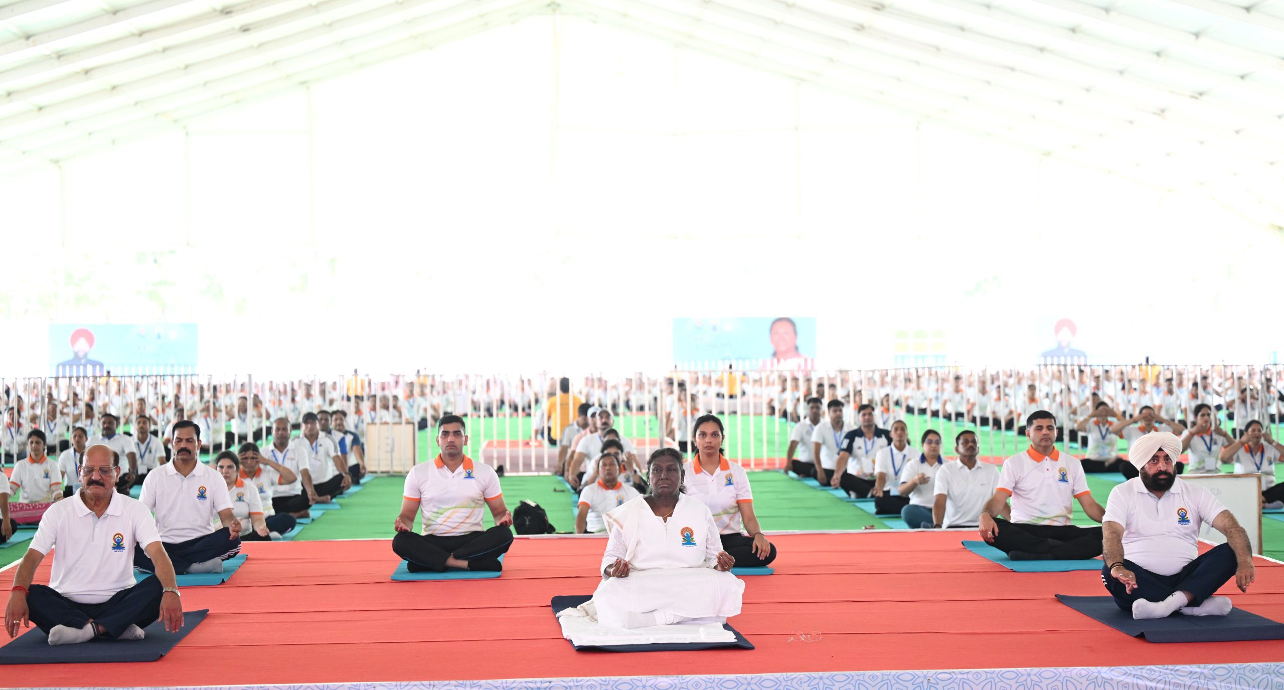 President participates in mass yoga event in Uttarakhand