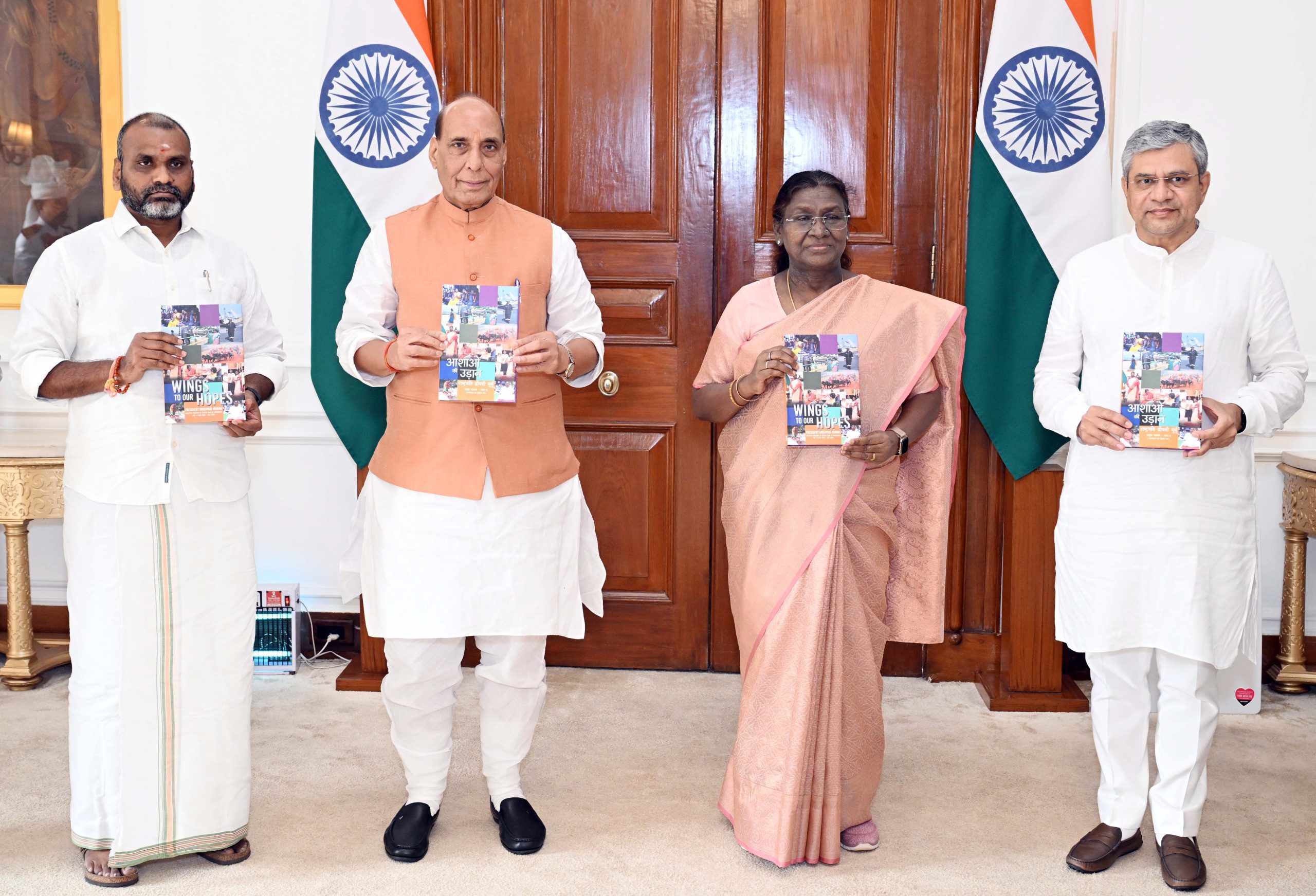 President Murmu receives second volume of ‘Wings to Our Hopes’ and ‘Aashaon Ki Udaan’