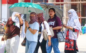 Delhi boils under heatwave, red alert issued for today