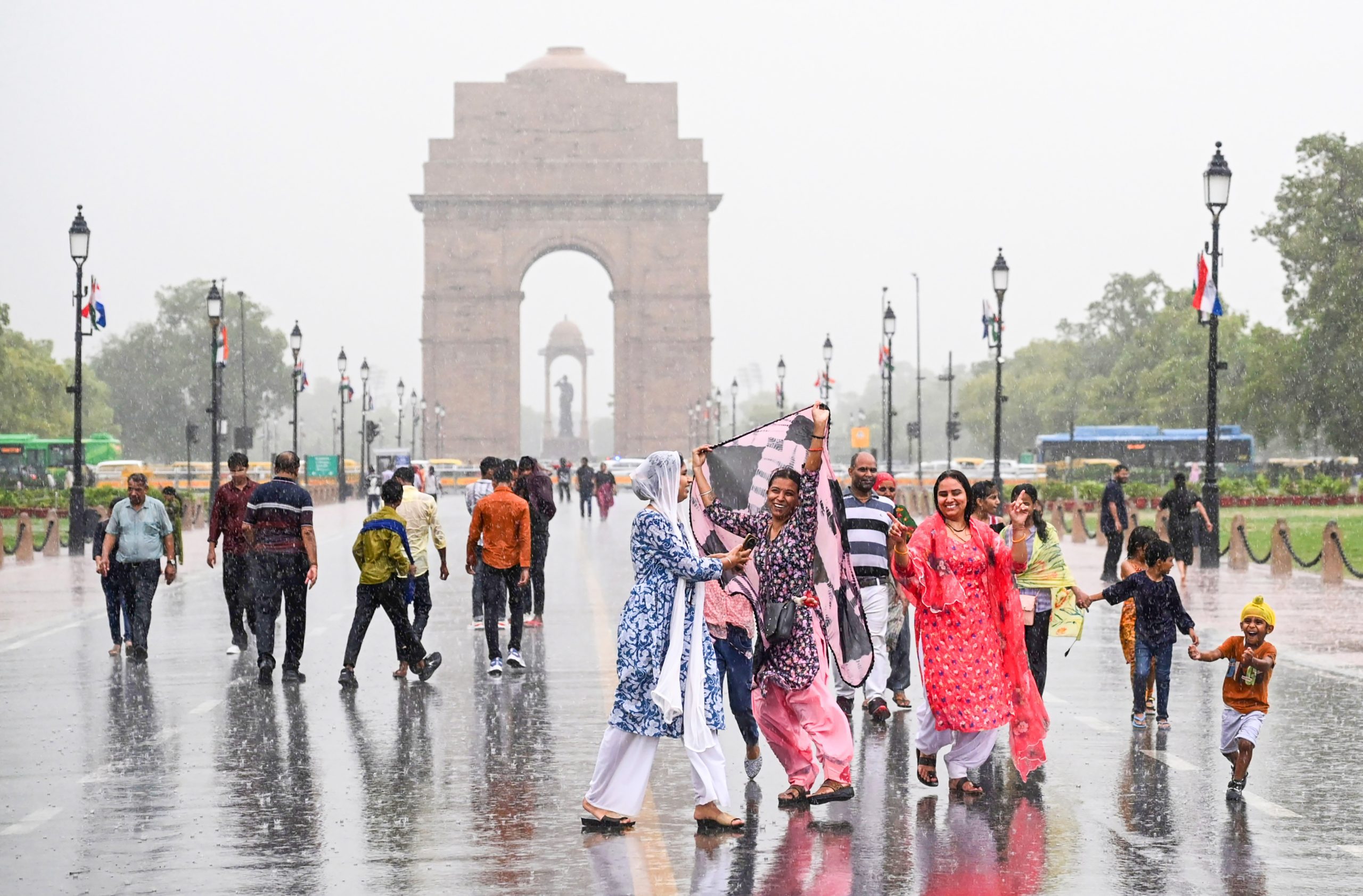 Rains lash Delhi-NCR, residents get relief from scorching heat