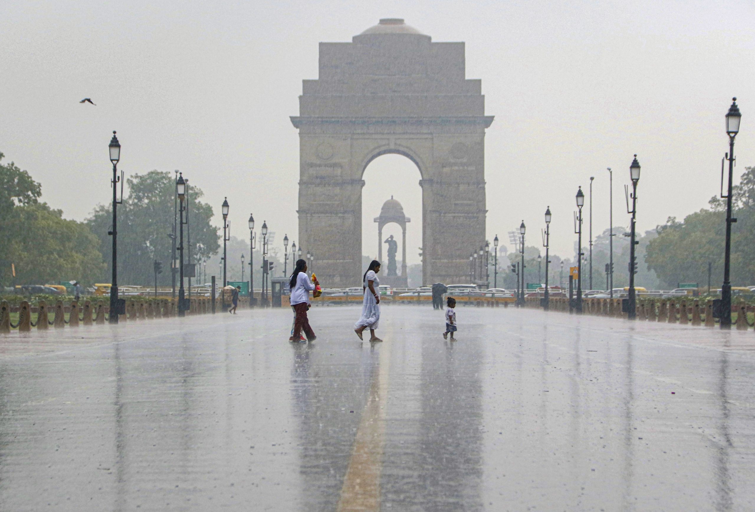 Heavy rainfall alert for Northwest and Central India; Monsoon to cover Delhi, Punjab, Haryana in 2 days