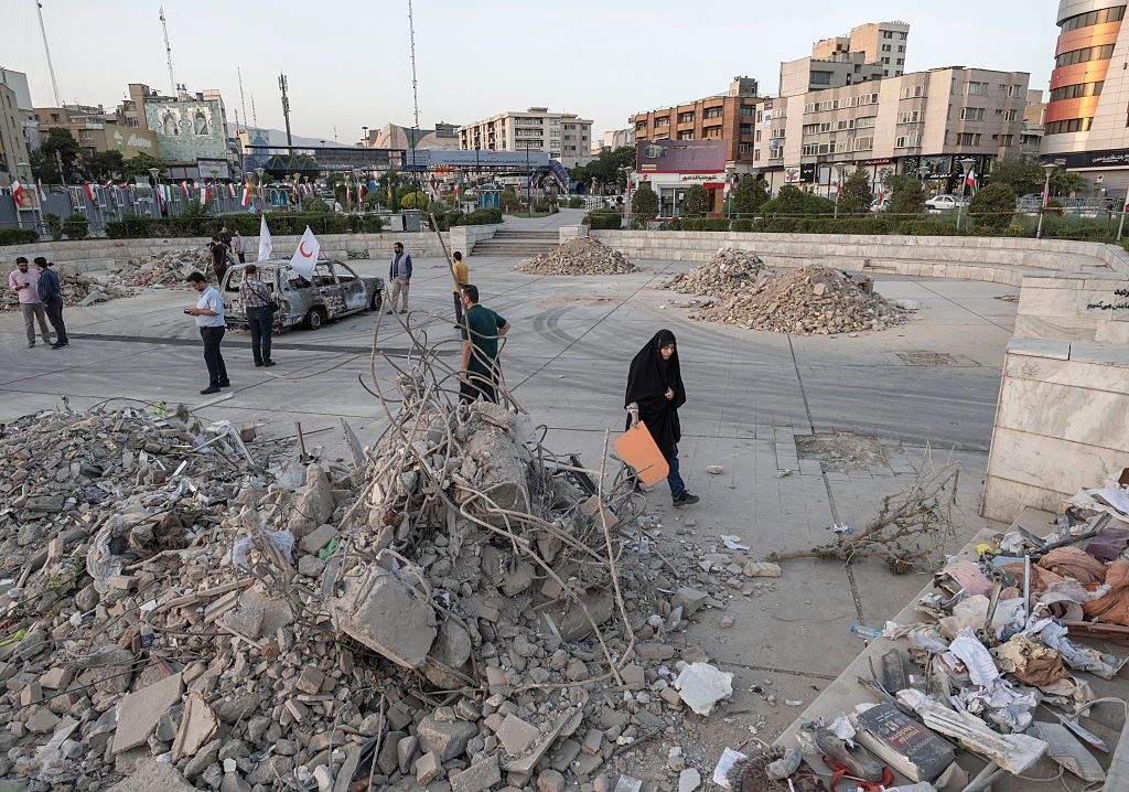 Israel Intensifies Strikes on Iran's Strategic Port City as US Deploys Stealth Bombers