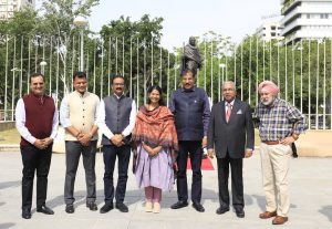 Kanimozhi-led delegation pays tribute to Mahatma Gandhi's statue in Spain