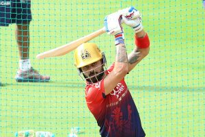 Kohli closes in on long-awaited IPL title
