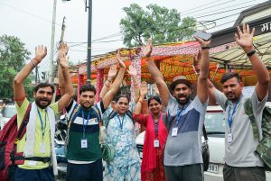 Warm welcome for first batch of Amarnath Yatra pilgrims in Kashmir