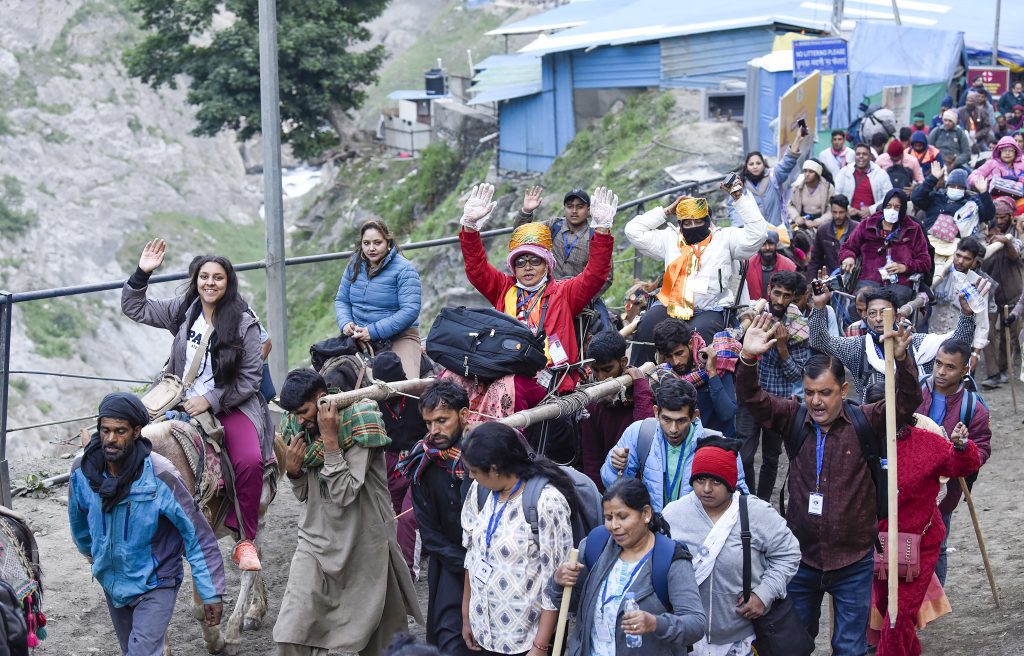 Baltal: First Batch of Amarnath Pilgrims Begins Journey via Baltal Route