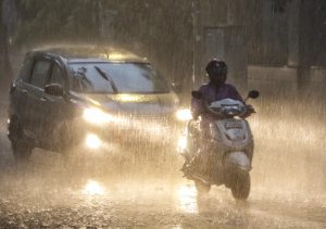 Heavy rains lash Delhi-NCR, IMD issues red alert amid traffic chaos